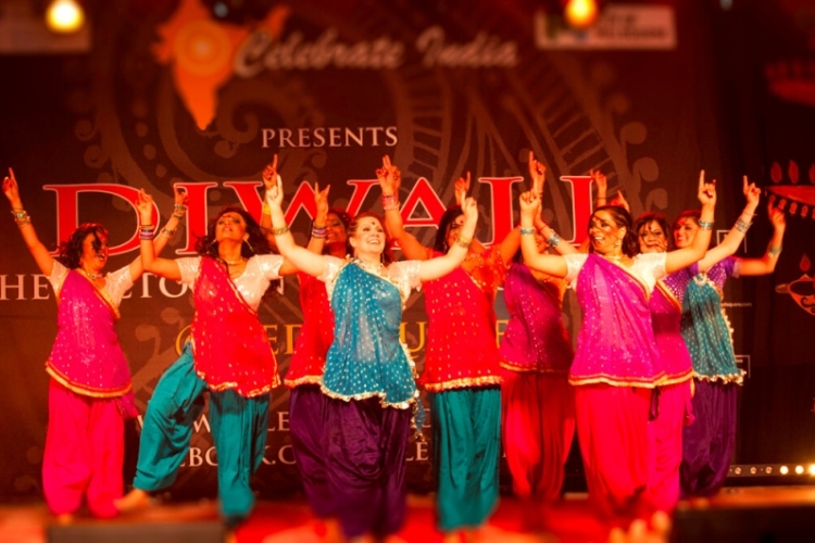 bollywood_indian_dancers