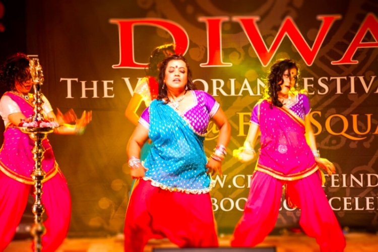 cultural_dancers_at_diwali