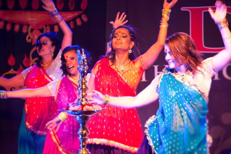 indian_bollywood_dancers