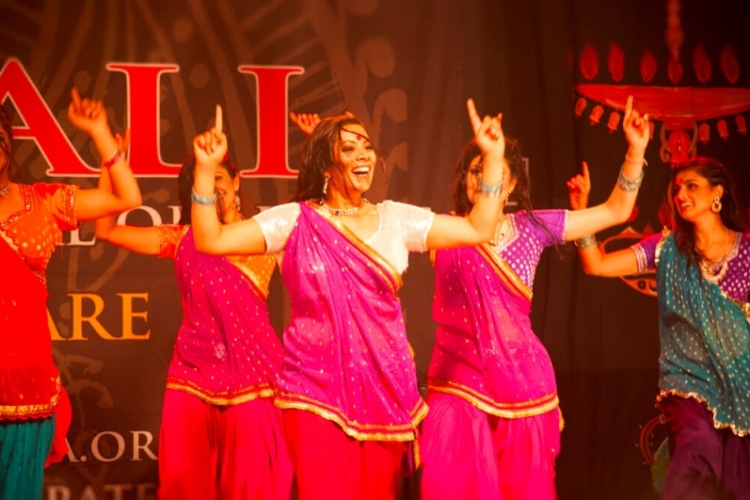 indian_dancers_for_festivals