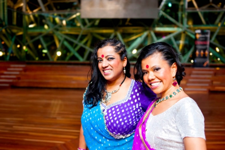 indian_dancers_smile