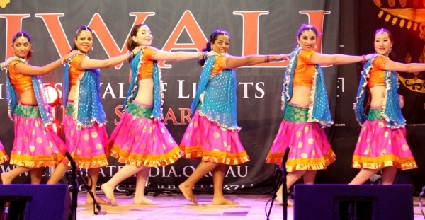 Diw-Team-of-Ignite-Bollywood-dancers-at-Diwali-2