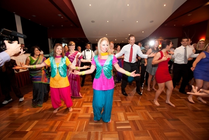 Bhangra29-Wedding-guests-Bollywood-dance