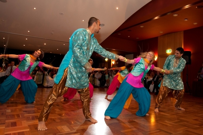 Bhangra8-Boys-fight-over-Bollywood-girl
