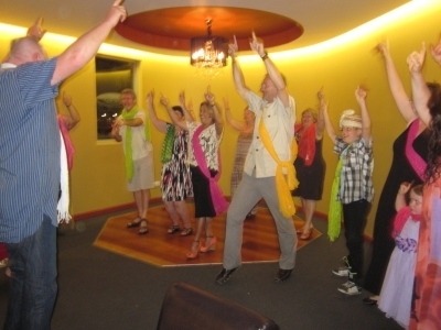 Shavans-Indian-Restaurant-Customers-Dance-to-Bollywood