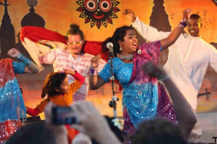 St-Kilda-Festival-Bollywood-madness-on-stage