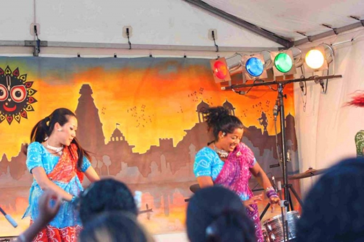 St-Kilda-Festival-Bollywood-on-stage