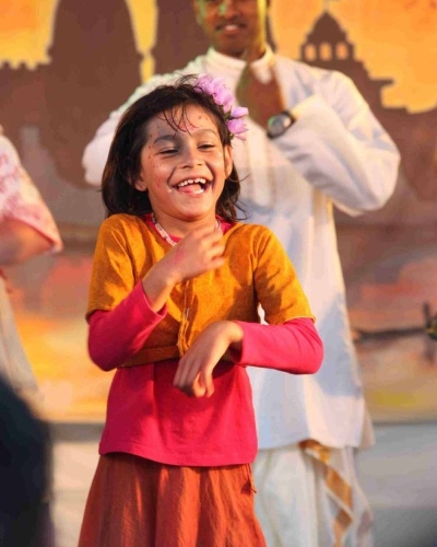 St-Kilda-festival-little-girl-bollywood-dances