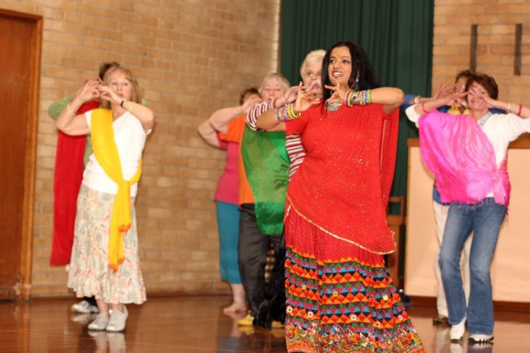 Seniors-bollywood-class-have-fun