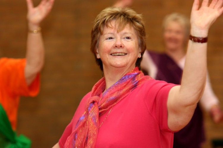 Seniors-bollywood-light-bulb-step