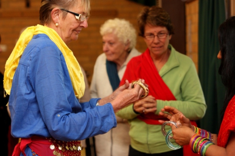 Seniors-putting-on-bangles-before-the-Bollywood-workshop