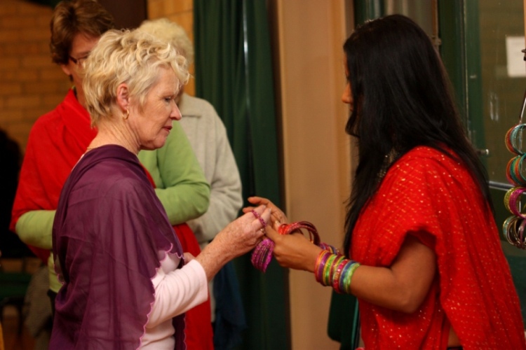 Vic-Seniors-Festival-putting-on-bangles